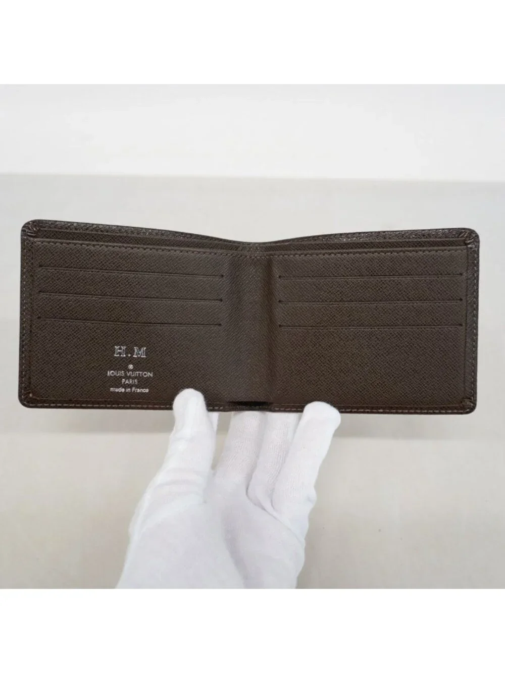 Louis Vuitton Billfold Taiga Portobier 6 Cult Cles Grizzly Wallet